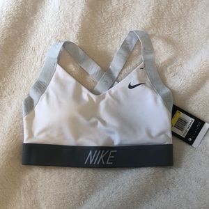 Brand NEW never worn Nike sports bra!!